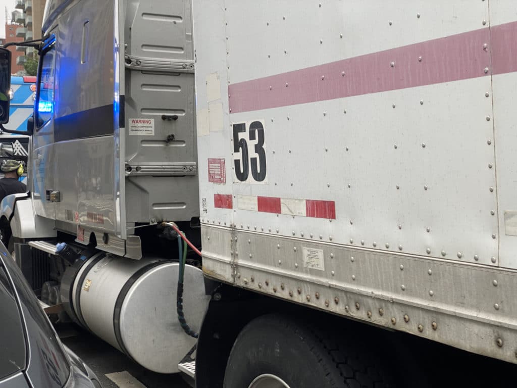 Oversize Truck's trailer marked 53 feet long