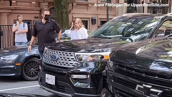 Sarah Jessica Parker arrives on set to film 'And Just Like That'/Anne Flanagan for Upper East Site