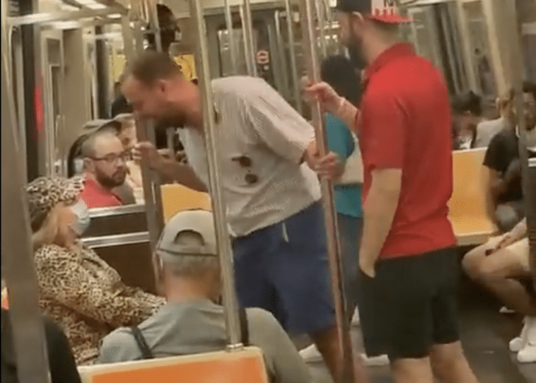 Maskless man tries to intimidate subway riders/Screengrab via Twitter @Subway_DJ