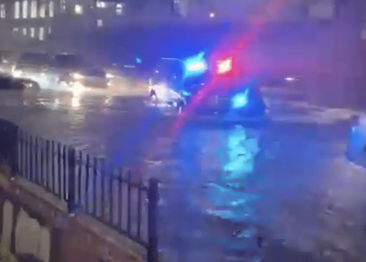 Police SUV cruises through Flooded FDR Drive/SpotNews.tv