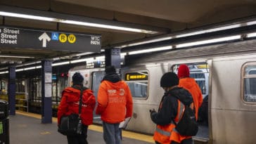 A homeless outreach team leaves the World Trade Center on Friday, Feb. 4, 2022/Hiram Alejandro Durán, THE CITY