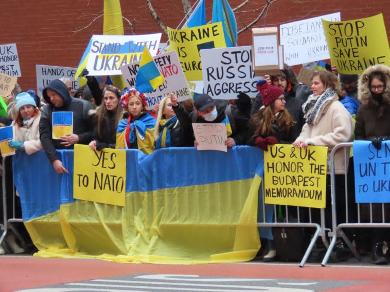 Hundreds protest Russian invasion of Ukraine on the UES Thursday/Upper East Site