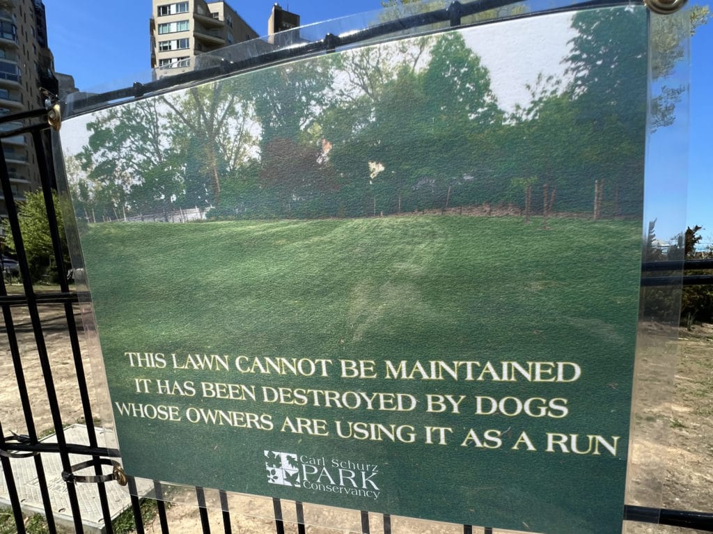 Passive-aggressive sign shames dog owners/Upper East Site