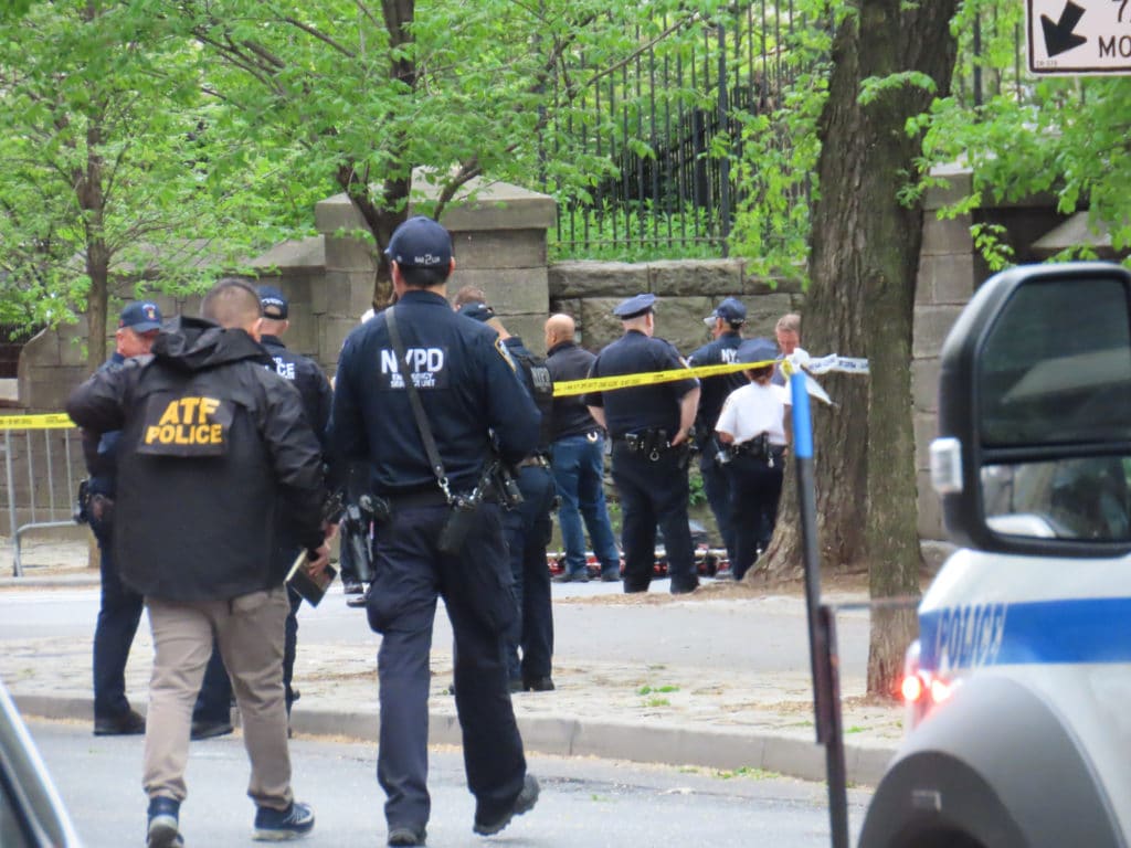 NYPD Bomb Squad and ATF investigate suspicious device near the Met Museum/Upper East Site
