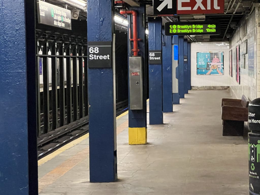 Teenager robbed at knifepoint on southbound 6 train platform at 68th Street-Hunter College | Upper East Site
