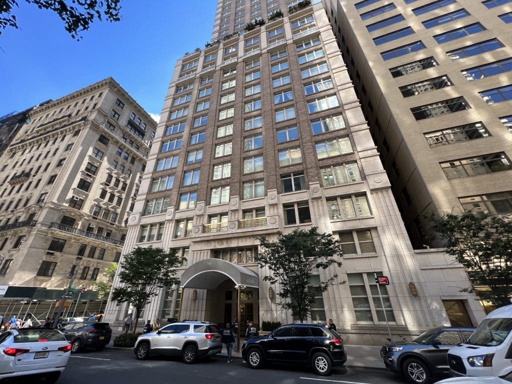 HSI and the FBI searched 515 Park Avenue this morning | Upper East Site