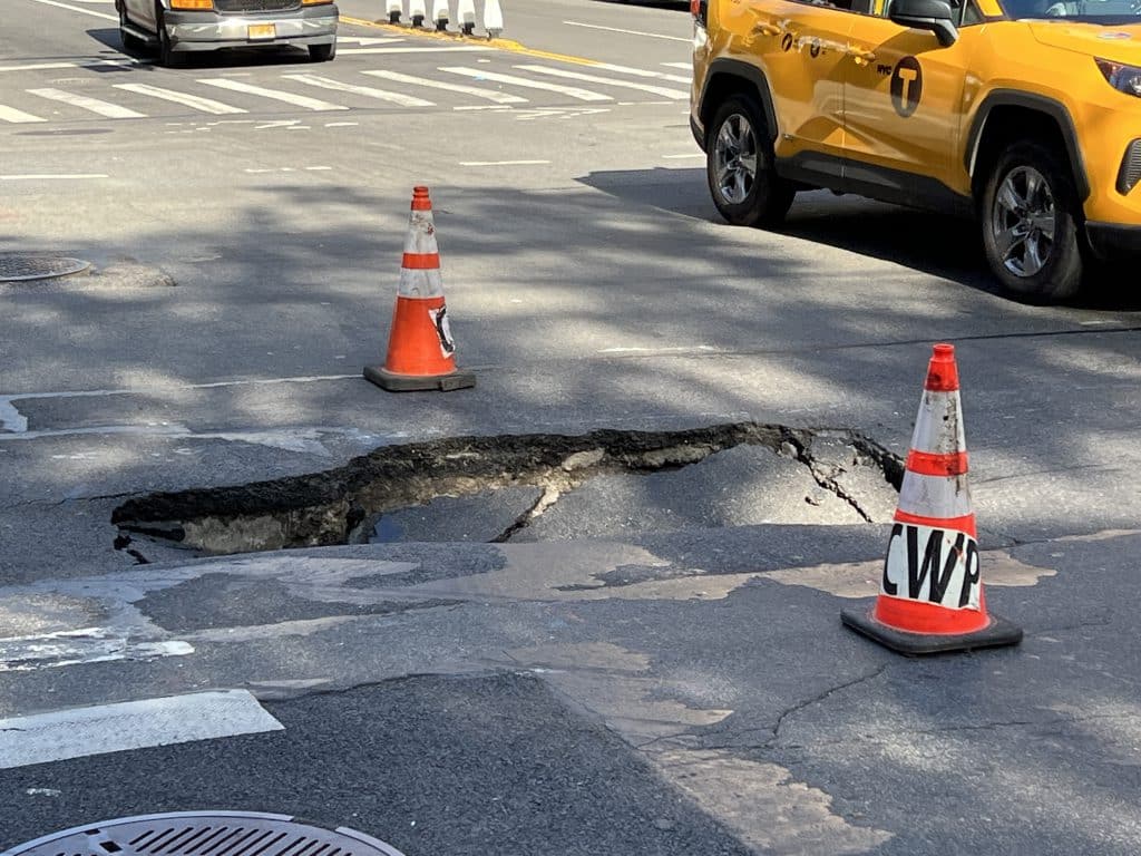 The sinkhole is located in the intersection of East 86th Street and First Avenue | Upper East Site