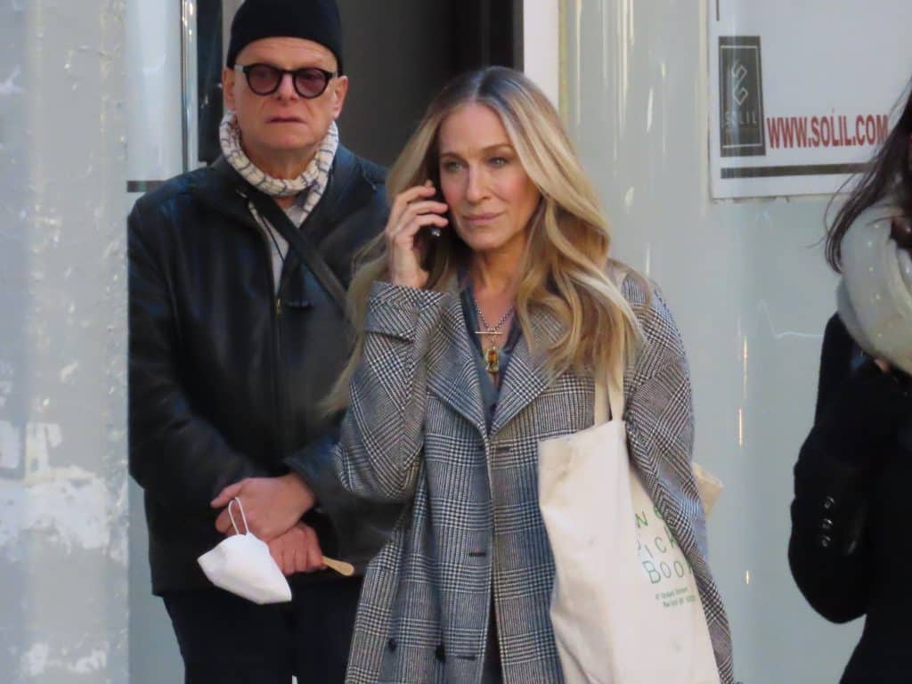 Sarah Jessica Parker shoots a scene for 'And Just Like That' on Madison Avenue in November 2022 | Upper East Site