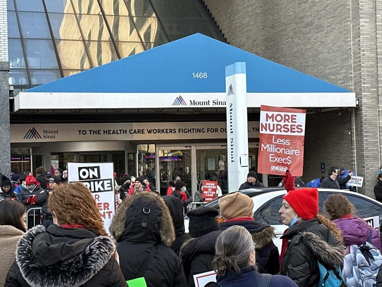 Thousands of nurses at Mount Sinai Hospital in East Harlem walked off the job at 6:00 am Monday morning, demanding a fair contract | Upper East Site