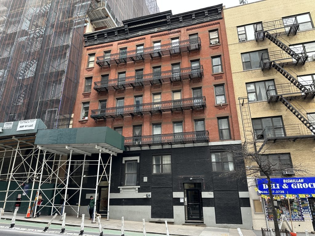 Heat complaints have been filed 55 times at 309 East 61st Street (left) | Upper East Site
