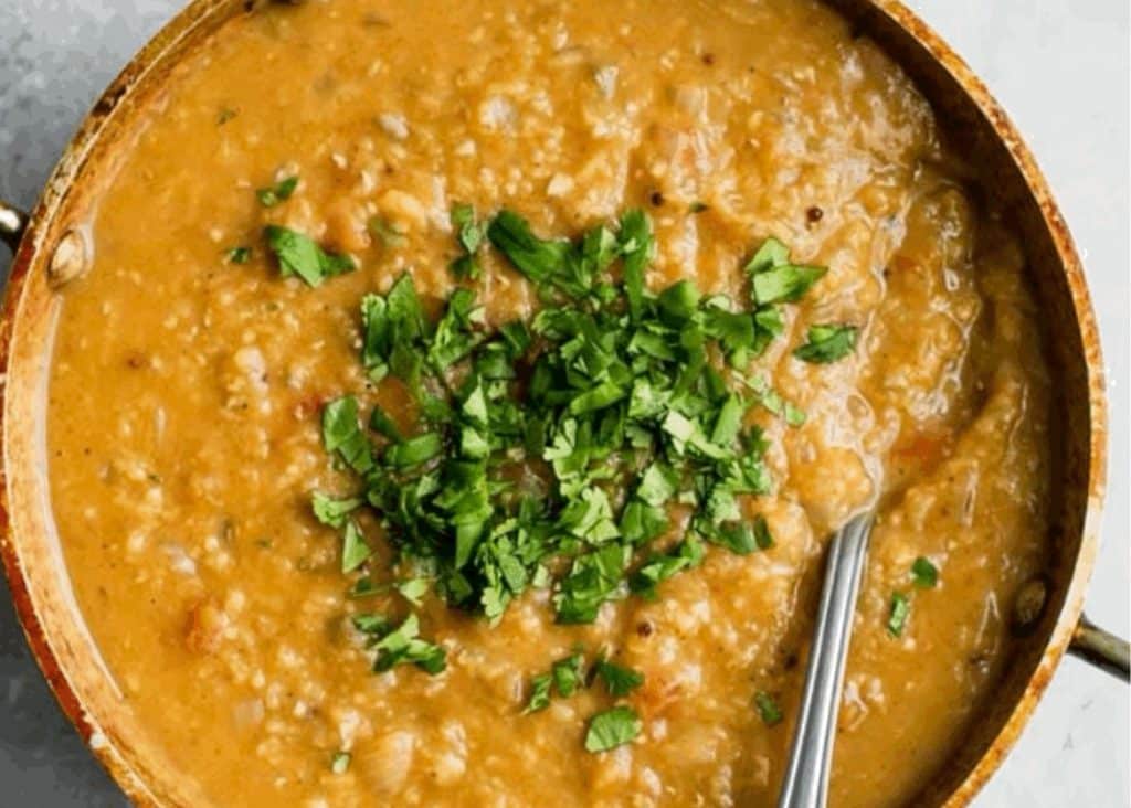 Curry dhal is one of the organic plant-based dishes featured on the menu | goodsugar 