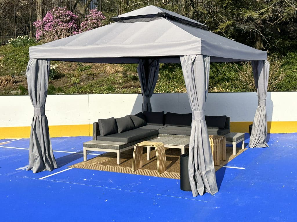 Cabanas can also be rented by the hour | Upper East Site