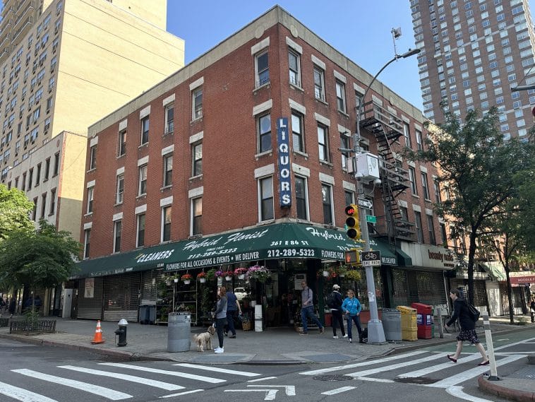 Developer evicts Hybrid Florist, last business at formerly bustling Upper East Side corner | Upper East Site