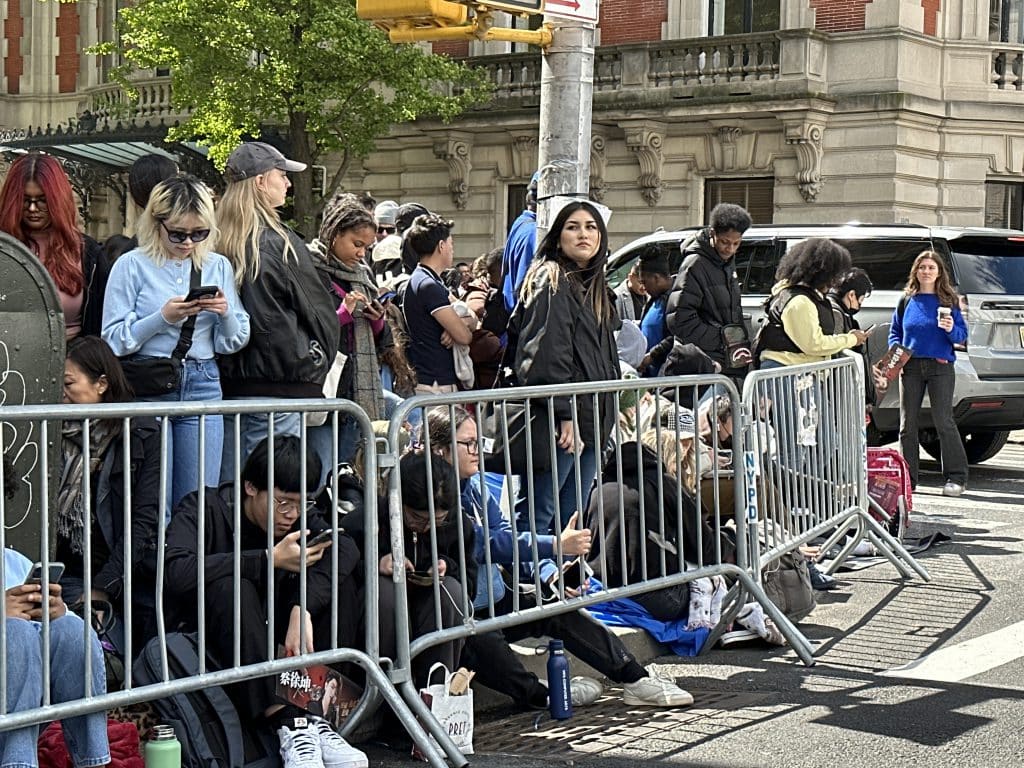 The sidewalks across from The Met began to fill up around 11:00 am, seven hours before arrivals begin | Upper East Site