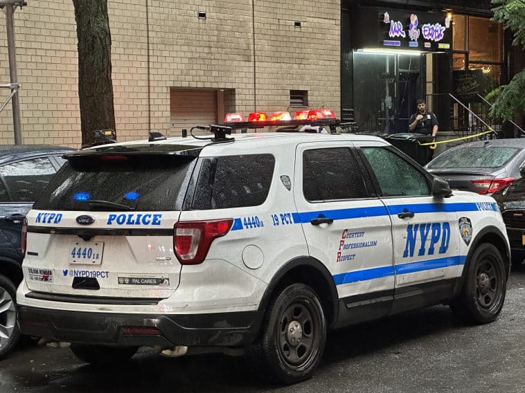 Snack shop on quiet Upper East Side block robbed at gunpoint Friday afternoon | Upper East Site
